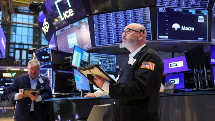 Wall Street cierra rojo, con los inversores pendientes de negociaciones entre EEUU e Irán
