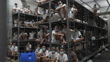 Torturas y asesinatos: un informe acusa posibles crímenes de lesa humanidad en estado de excepción en El Salvador