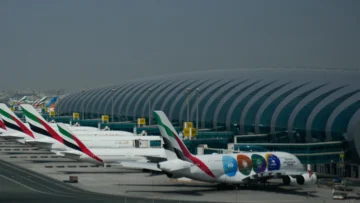 Guerra en Irán: aeropuerto de Dubái, el más transitado del mundo, suspende operaciones