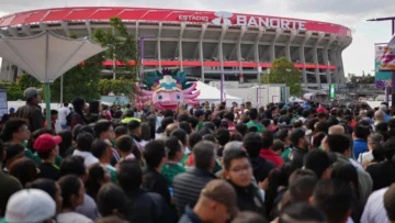 Reapertura fría y con tragedia para el estadio Azteca, sede de la inauguración mundialista Reapertura fría y con tragedia para el estadio Azteca, sede de la inauguración mundialista
