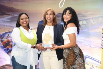 Albanelys Taveras y Chantal González, fue distinguido como “Mejor Tesis Audiovisual” Albanelys Taveras y Chantal González, fue distinguido como “Mejor Tesis Audiovisual”