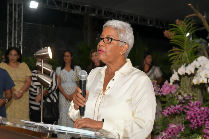 Altagracia-Salazar-moderadora-de-la-actividad-728x485