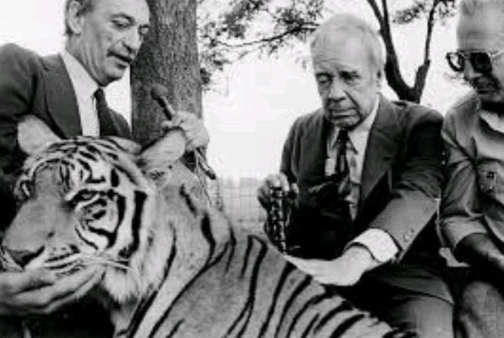 Borges y la balanza del tiempo