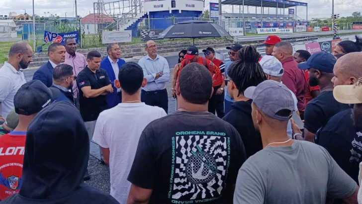 Organizaciones acuerdan sacar carreras clandestinas de motocicletas de las calles; autoridades no asistieron al encuentro Organizaciones acuerdan sacar carreras clandestinas de motocicletas de las calles; autoridades no asistieron al encuentro