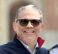 Boicot a las líneas blancas: Cuando el supermercado compite contra quienes dependen de su propia góndola