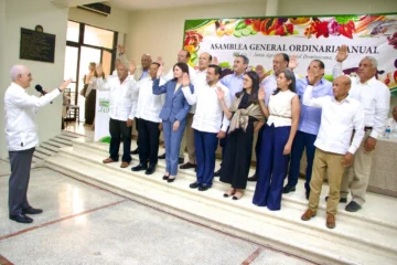 Juramentan a Roberto Serrano como presidente del Consejo de Directores de la JAD por segundo año consecutivo Juramentan a Roberto Serrano como presidente del Consejo de Directores de la JAD por segundo año consecutivo