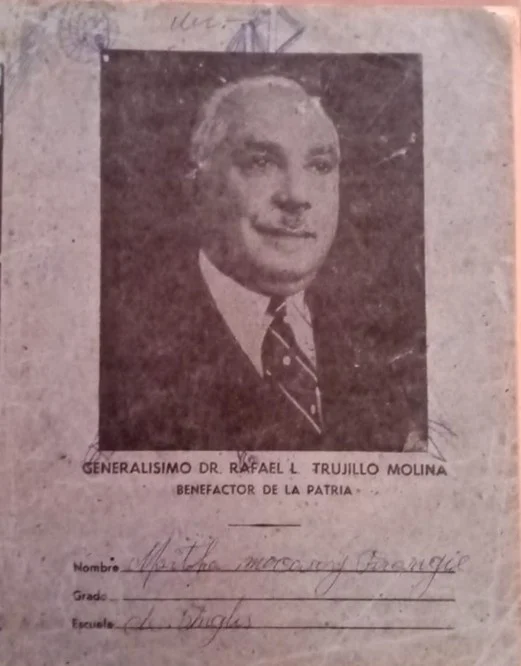 Cuaderno-escolar-con-la-cara-del-satrapa