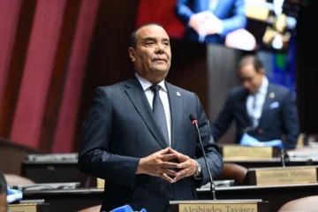 Alcibíades Tavárez afirma deuda pública ronda los US$ 80 mil millones y cuestiona cifras del Gobierno Alcibíades Tavárez afirma deuda pública ronda los US$ 80 mil millones y cuestiona cifras del Gobierno