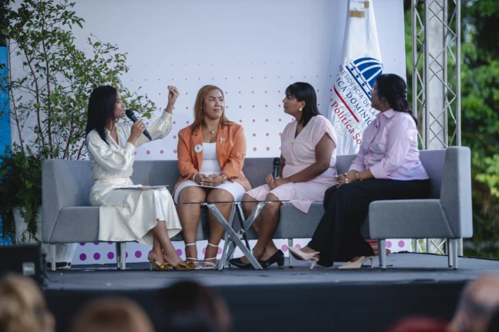 Geanilda Vásquez encabeza acto de CEDI-Mujer en SDN y reafirma compromiso del Gobierno con mujeres vulnerables