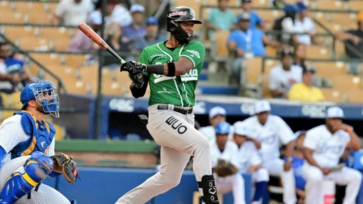 Estrellas renuevan contrato con el inicialista Lewin Díaz Estrellas renuevan contrato con el inicialista Lewin Díaz