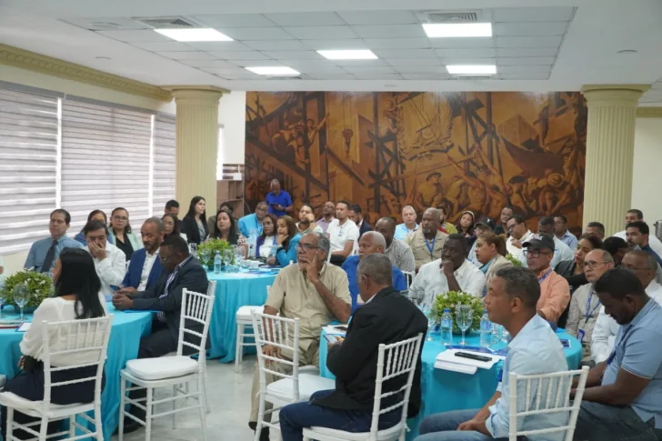 Foto-2.-INDRHI-realiza-taller-especializado-en-formulacion-y-evaluacion-de-proyectos-de-inversion-publica-para-obras-hidraulicas-728x485