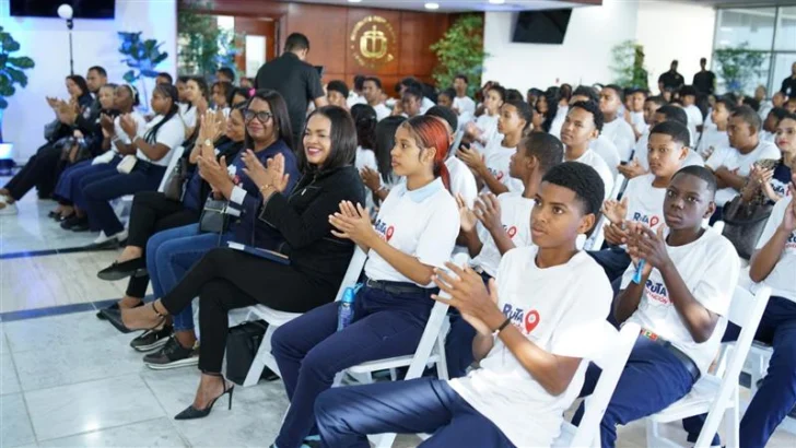 Jueza advierte impacto del narcotráfico y drogas en la juventud