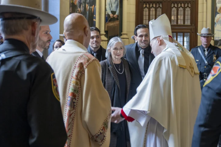 La salsa despide a un gigante: Nueva York honra la memoria de Willie Colón con misa en la Catedral de San Patricio