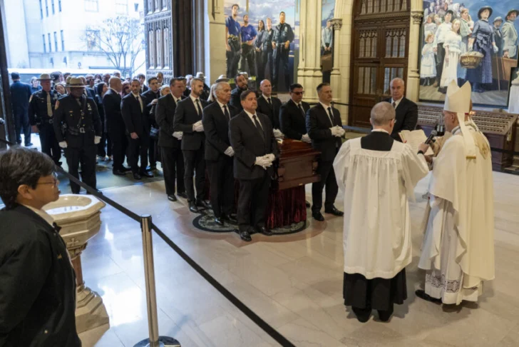 La salsa despide a un gigante: Nueva York honra la memoria de Willie Colón con misa en la Catedral de San Patricio