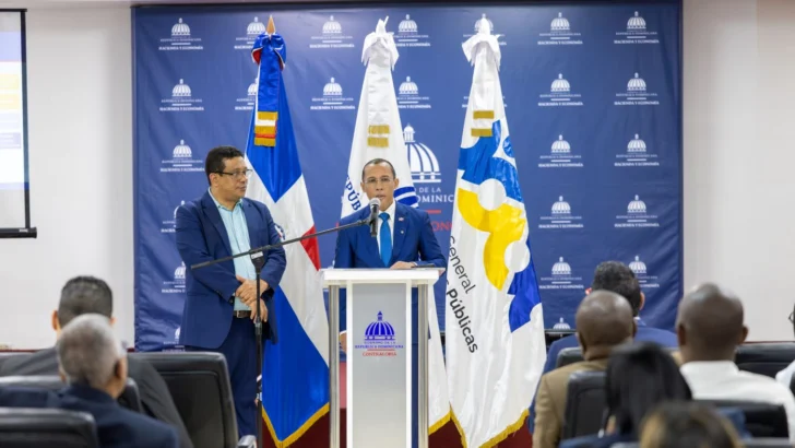 Pimentel llama a frenar recepción de bienes y servicios sin contratos registrados