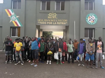 Ejército detiene a 104 haitianos indocumentados y decomisa contrabando de droga y mercancía en la frontera Norte y Sur Ejército detiene a 104 haitianos indocumentados y decomisa contrabando de droga y mercancía en la frontera Norte y Sur