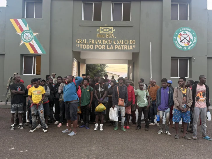 Ejército detiene a 104 haitianos indocumentados y decomisa contrabando de droga y mercancía en la frontera Norte y Sur