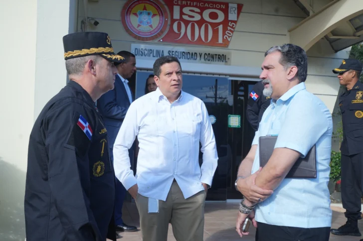 Industriales y Ceccom se unen para combatir producción y venta de ron adulterado en RD