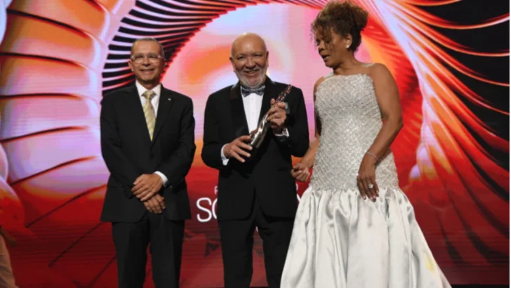 ¿El premio a Jochy fue solo por su risita o por su historia? Él optaba por Jatnna Tavárez. ¿El premio a Jochy fue solo por su risita o por su historia? Él optaba por Jatnna Tavárez.