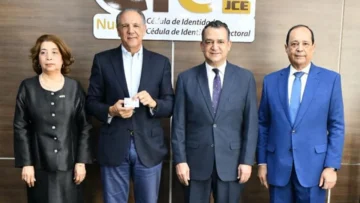José Ramón Peralta destaca modernidad y eficiencia en el proceso de renovación de la nueva cédula