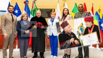 Juan Bolívar Díaz recibe el Doctorado Honoris Causa de la Universidad Santander en México Juan Bolívar Díaz recibe el Doctorado Honoris Causa de la Universidad Santander en México