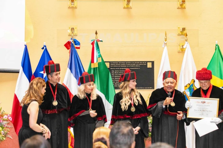 Juan Bolívar Díaz recibe el Doctorado Honoris Causa de la Universidad Santander en México