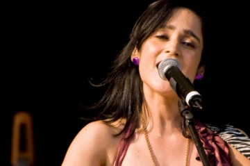 Cantante Julieta Venegas anuncia su debut en la literatura