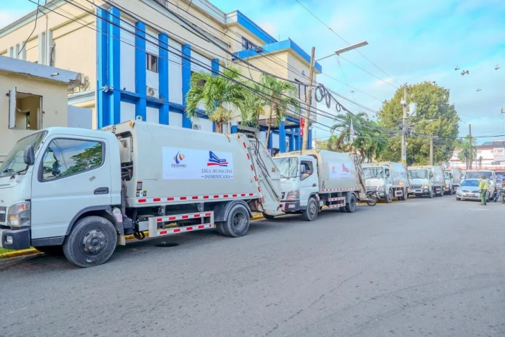 LMD apoya con recolección de residuos en Santo Domingo Oeste