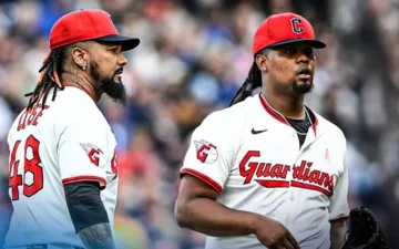 Grandes Ligas suspende a dos peloteros dominicanos acusados de manipular lanzamientos Grandes Ligas suspende a dos peloteros dominicanos acusados de manipular lanzamientos