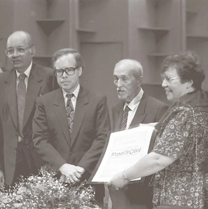 Del Pluralismo a la Estratopoesía, no linealidad, lectura múltiple y ética del sentido en la poesía. (I)  