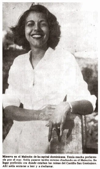  Fotografía de archivo cuyo epígrafe revela el amor de Minerva Mirabal por el mar de Santo Domingo.
