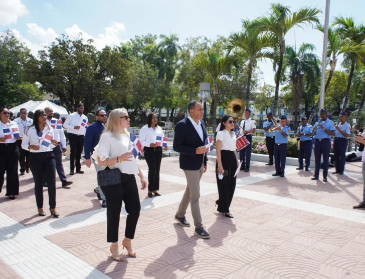 Conaleche deposita ofrenda floral en el Altar de la Patria en honor a los héroes de la Independencia Nacional