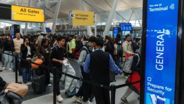 Enojo de aerolíneas: Trump enviará agentes migratorios a los aeropuertos Enojo de aerolíneas: Trump enviará agentes migratorios a los aeropuertos