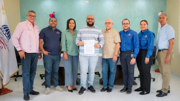 TNR entrega bonos a 17 productores de Bahoruco e Independencia para tecnificación TNR entrega bonos a 17 productores de Bahoruco e Independencia para tecnificación