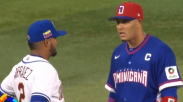 Clásico Mundial: Willson Contreras abrió la pizarra para Venezuela y acortó distancia. 2-1 ganan los dominicanos
