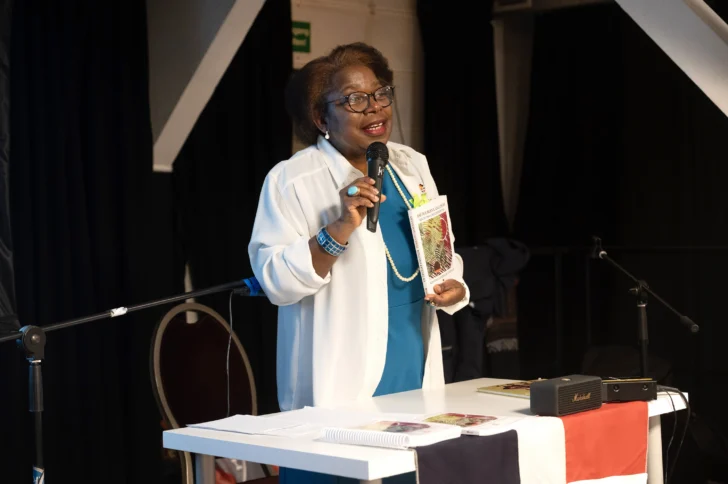 Líder social dominicana presenta en Alemania libro “Así fueron las cosas: Relatos costumbristas”