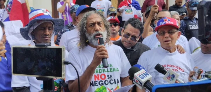 Sacerdotes y comunitarios vuelven a marchar por el cese de la exploración minera en la Cordillera Septentrional. Foto: Máximo Laureano/Acento.com.do