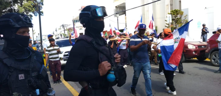  Sacerdotes y comunitarios vuelven a marchar por el cese de la exploración minera en la Cordillera Septentrional. Foto: Máximo Laureano/Acento.com.do