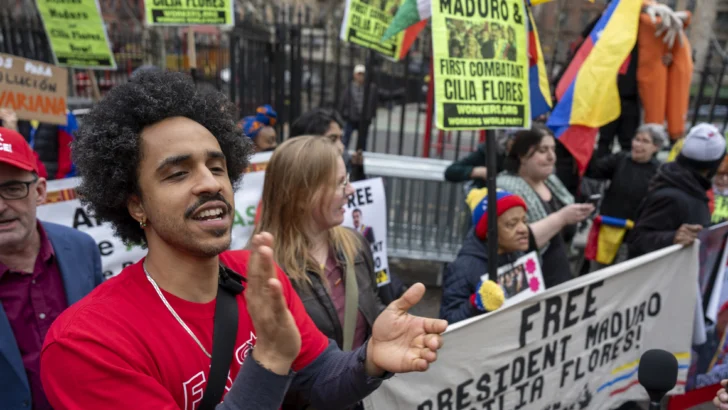 Tensión entre manifestantes divididos antes de audiencia de Maduro: 