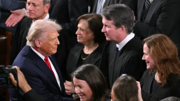 Popularidad de Trump se hunde más allá del golfo Popularidad de Trump se hunde más allá del golfo