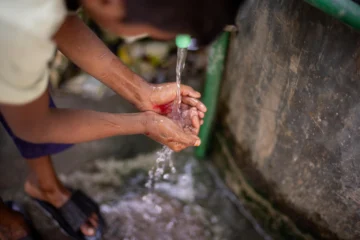 Irregularidad en el acceso al agua persiste en República Dominicana: solo 17 % de los hogares la recibe entre 6 y 7 días a la semana Irregularidad en el acceso al agua persiste en República Dominicana: solo 17 % de los hogares la recibe entre 6 y 7 días a la semana