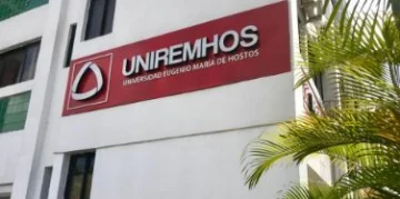 Universidad Eugenio María de Hostos gradúa a 637 profesionales y llama a la unidad nacional para impulsar reforma educativa
