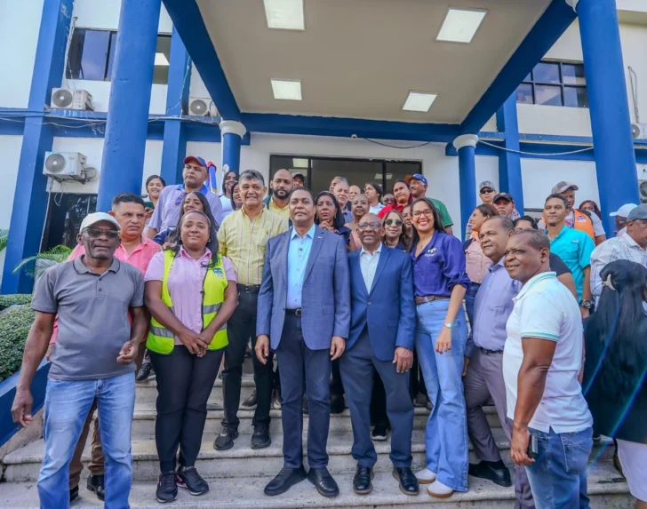 LMD apoya con recolección de residuos en Santo Domingo Oeste