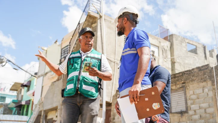  Ingenieros de Onesvie realizando supervisión y levantamiento del área.