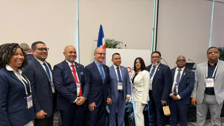 Julio Landrón participa en congreso mundial de ortopedia en EE.UU.