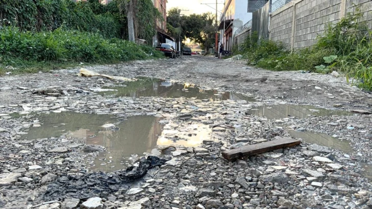 Cancino Adentro, entre hoyos, lodo y miedo: comunidad clama por auxilio ante el abandono