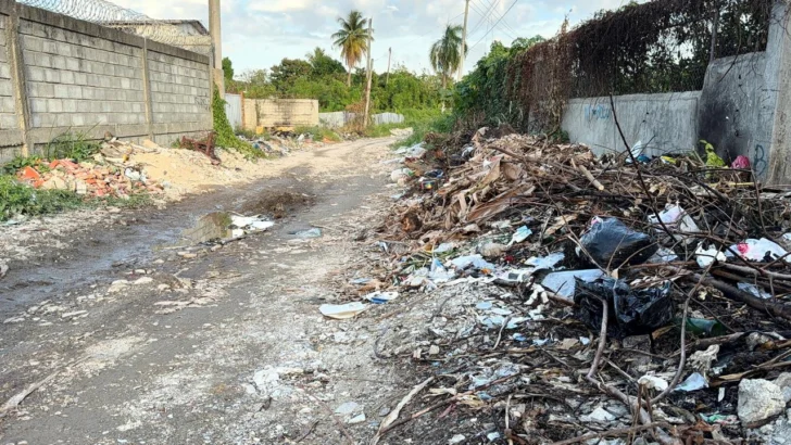 Cancino Adentro, entre hoyos, lodo y miedo: comunidad clama por auxilio ante el abandono