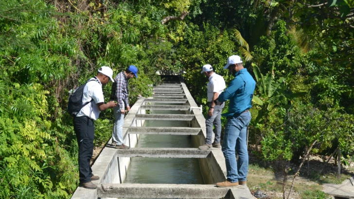 En Oviedo siguen con sed y calles que jamás han olido el asfalto (2-2) En Oviedo siguen con sed y calles que jamás han olido el asfalto (2-2)