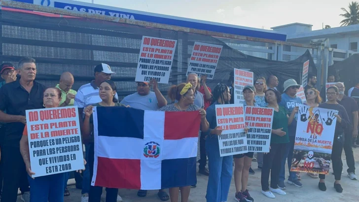 Bonao retoma lucha contra planta de gas 'de la muerte' en plena Avenida Libertad