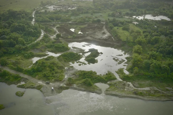 Medio Ambiente interviene el río Haina para recuperar su cauce y detener la extracción ilegal de agregados